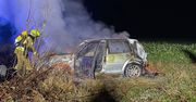 Osowno: Nietrzeźwy 19-latek dachował volkswagenem. Auto stanęło w ogniu