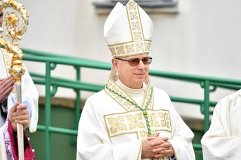 Parafianie kontra biskup. Nietypowy protest w kościele