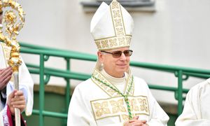 Parafianie kontra biskup. Nietypowy protest w kościele