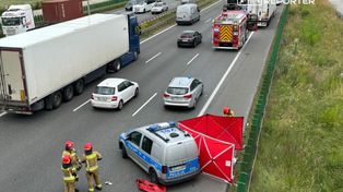 Tragedia na trasie S8 na Bemowie. Mężczyzna skoczył z wiaduktu pod ciężarówkę. Zginął na miejscu
