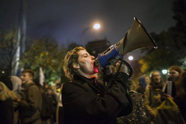 Rząd obwinia protesty o wzrost liczby zakażonych koronawirusem