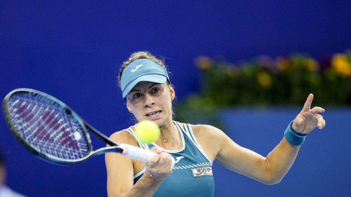 ZHUHAI, CHINA - OCTOBER 24: Magda Linette of Poland in action the match against Barbora Krejcikova of Czech Republic in the women's singles 1st round match on Day 1 of the WTA Elite Trophy Zhuhai 2023 at Hengqin Tennis Center on October 24, 2023 in Zhuhai, China. (Photo by Fred Lee/Getty Images)