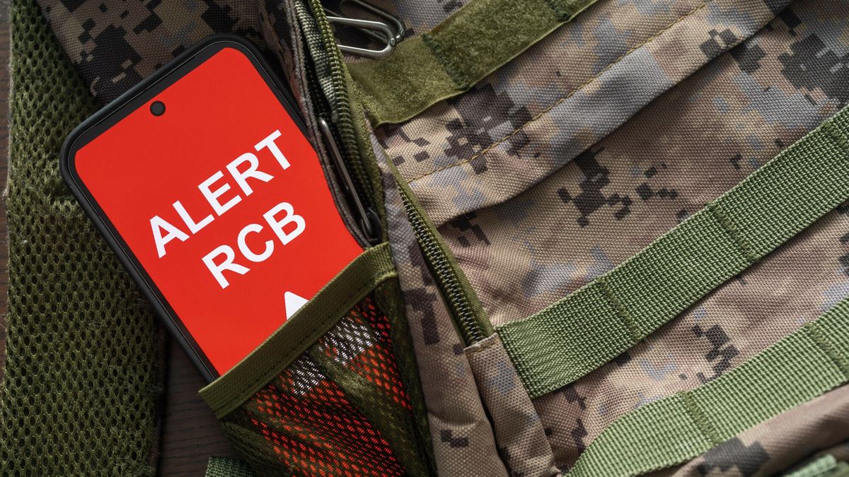 Stock Arkadiusz Zió?ek
Fot. Arkadiusz Ziolek/East News.
n/z Smartfon z napisem na ekranie Alert RCB.
ARKADIUSZ ZIOLEK