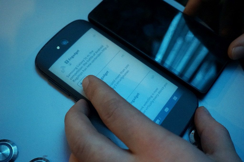 YotaPhone 2 - smartfon z dwoma ekranami wkrótce oficjalnie 5
