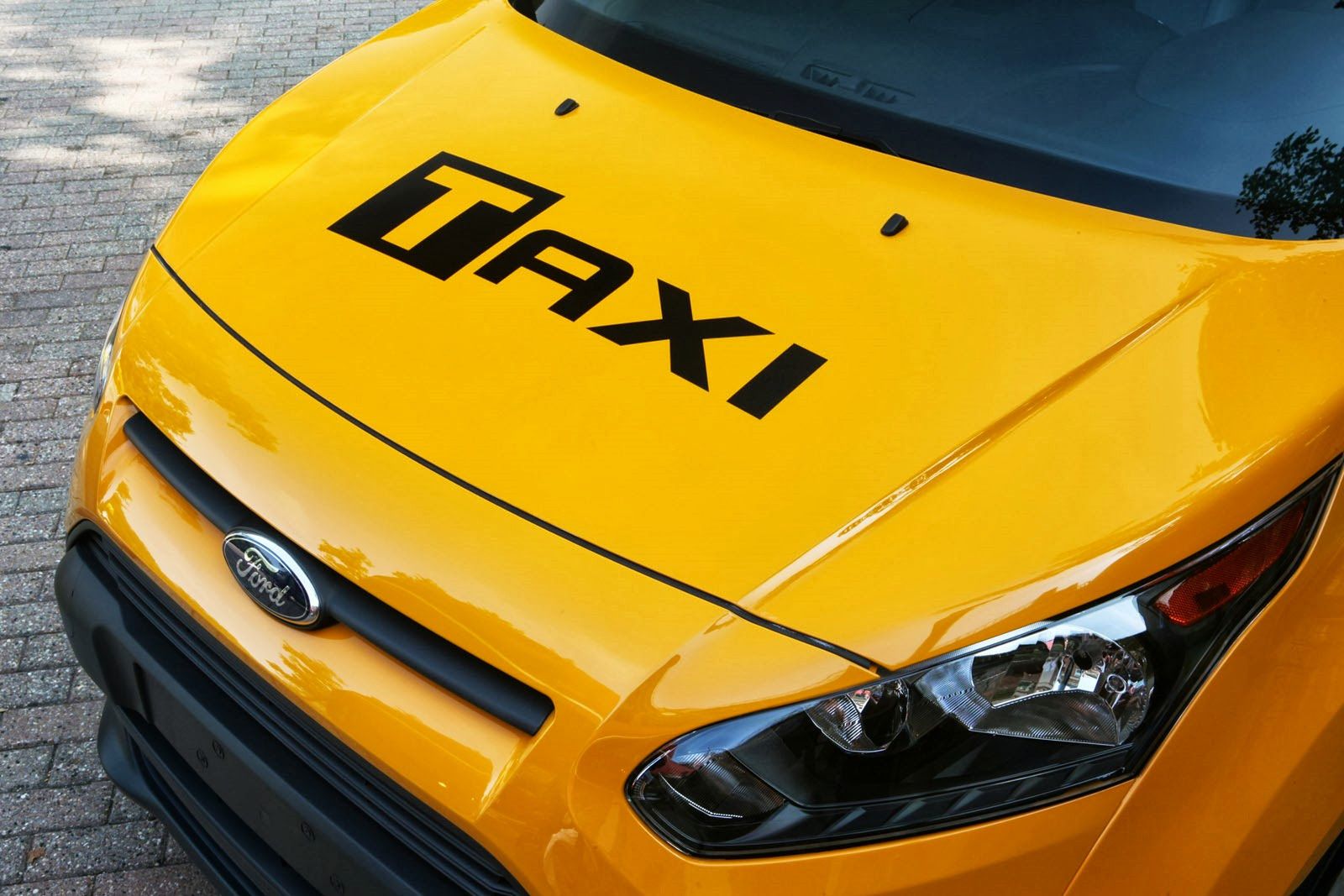 Ford introduces the 2014 Transit Connect Taxi, prioritizing passenger and cargo space, livery-duty durability and low operating costs.