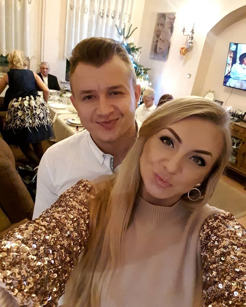 Dawid Narożny z partnerką