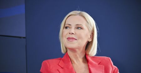 Na Telekamerach do zdjęć pozowała z mężem. Suknia Kryńskiej olśniewa