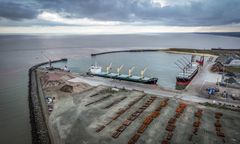 Rosyjski statek-bomba zrzucił ładunek. Tuż u wybrzeży wysp