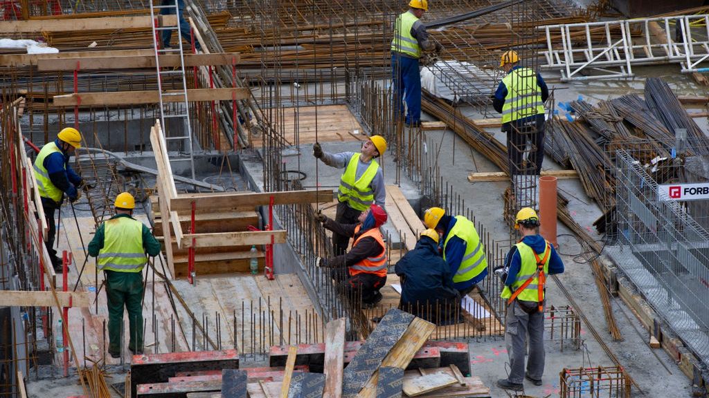 Skysawa Skyscraper Construction In Warsaw
Builders are seen at the Skysawa worksite on September 2, 2020 in Warsaw, Poland. Skysawa is a High rise Class A offices project that will deliver approx. a total of 39.000 sq. m. of work place. Construction deadline is around Q2 2022. (Photo by Aleksander Kalka/NurPhoto via Getty Images)
NurPhoto
builders, citylife, class a, construction, grattacielo, offices, phn, polen, polonia, polska, skysawa, varsavia, warschau, warszawa, workers, buisness