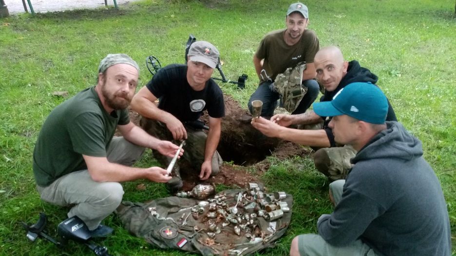 W Nowym Sączu odnaleziono skarb. Skrzynia srebra pochodzi z przełomu XIX/XX w.