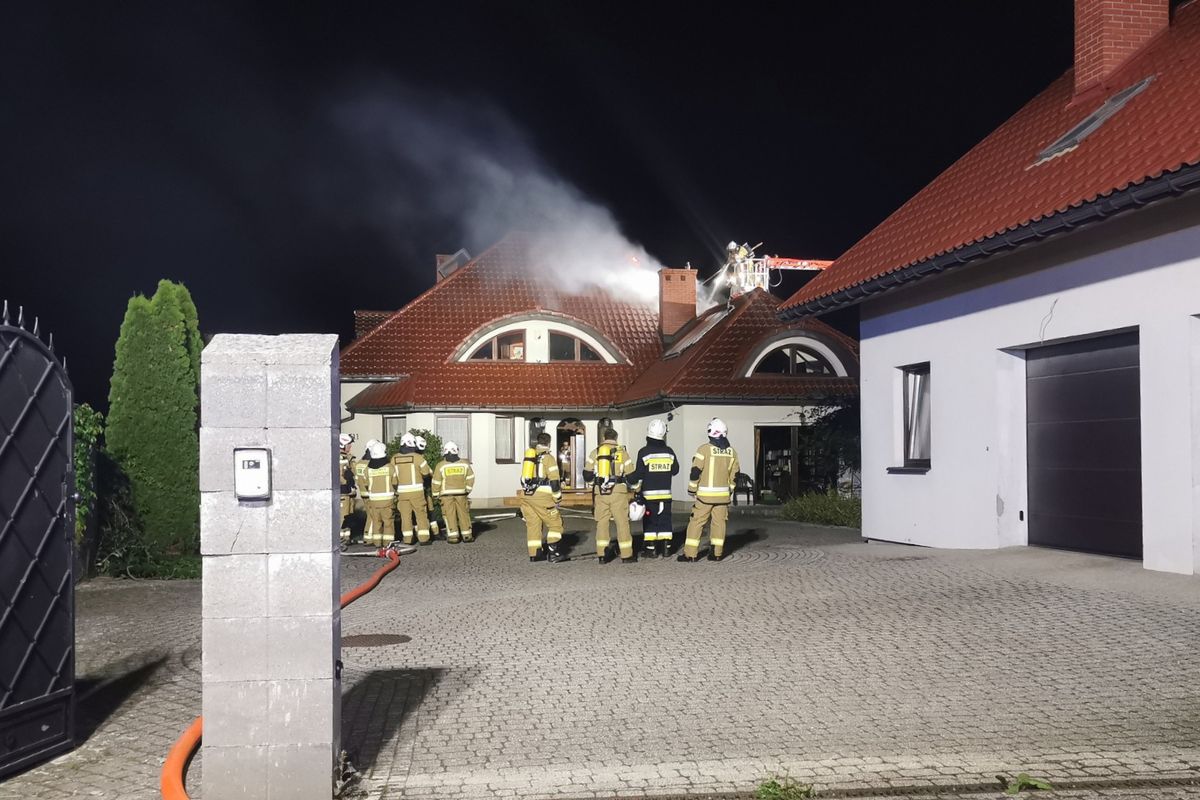 Zginął w pożarze pod Wieliczką. Żona usłyszała zarzut
