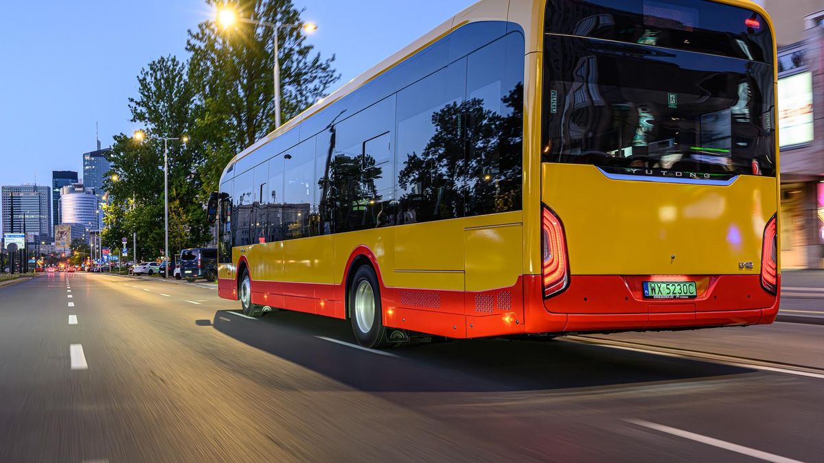 Testy nowego autobusu na ulicach Warszawy