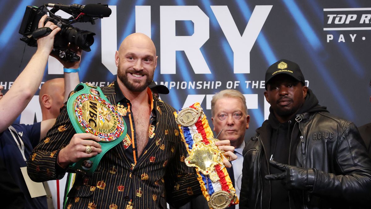 LONDON, ENGLAND - APRIL 20: Tyson Fury, promoter Frank Warren and Dillian Whyte pose for a photo during a press conference ahead of the heavyweight boxing match between Tyson Fury and Dillian Whyte at Wembley Stadium on April 20, 2022 in London, England. (Photo by Warren Little/Getty Images)