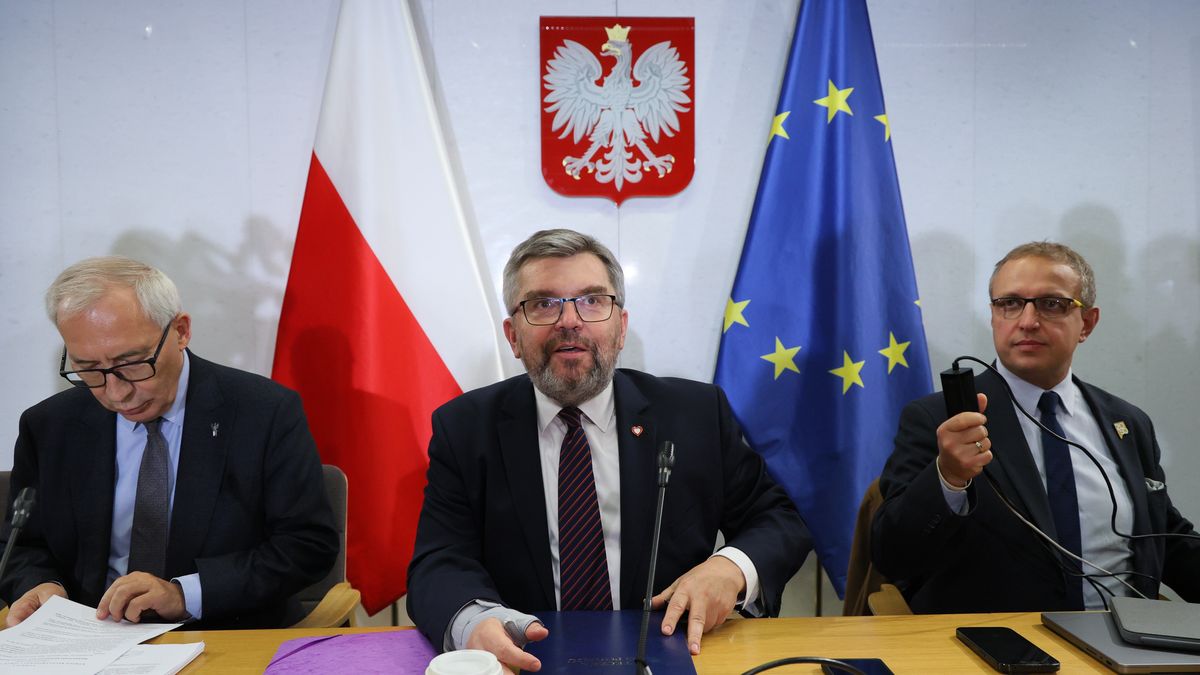 Przewodniczący komisji Jarosław Urbaniak i jego zastępcy