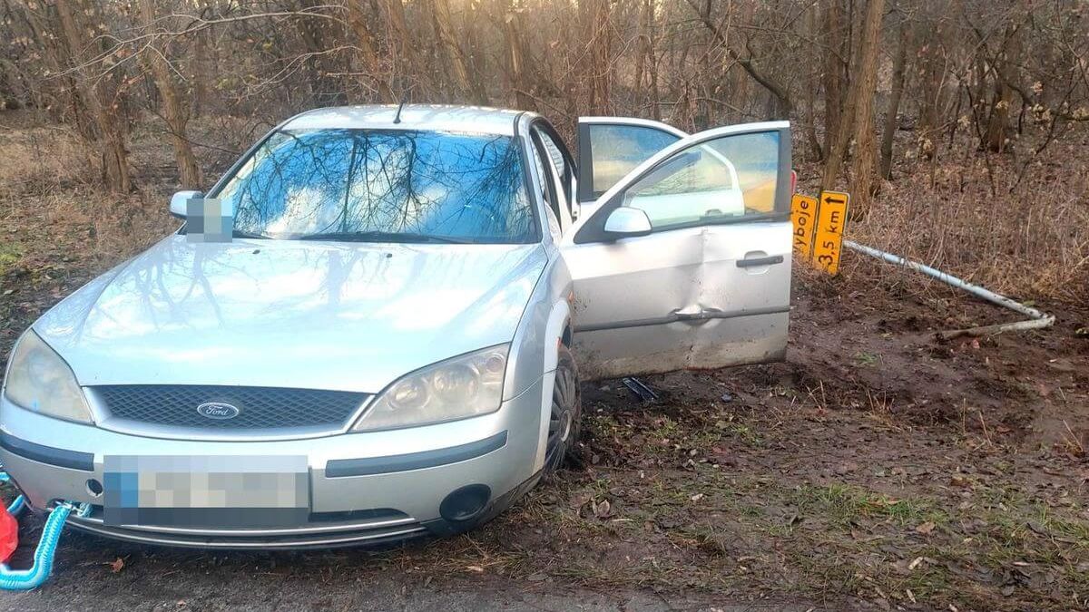 rozbity ford mondeo