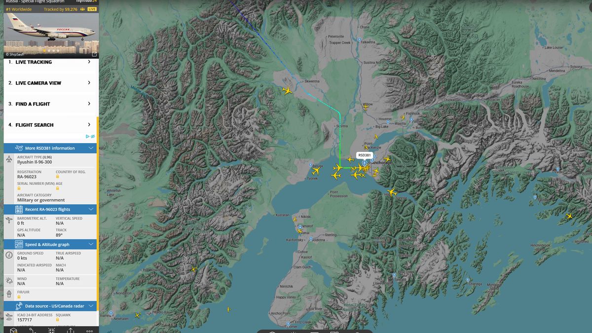 Rosyjski samolot już na lotnisku na Alasce. 