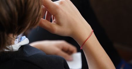 Nosi ją wiele gwiazd. Co oznacza bransoletka z czerwonego sznurka?
