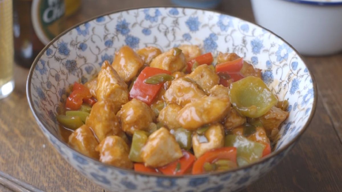 Kurczak słodko-kwaśny to sposób na szybki, sycący i przede wszystkim smaczny obiad