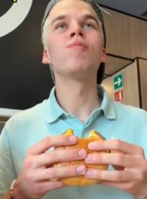 Jasper ocenił meksykańskiego McDonalda. "Mmm, jakie to jest dobre mięso"