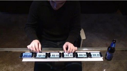 Pianino z sześciu iPhone