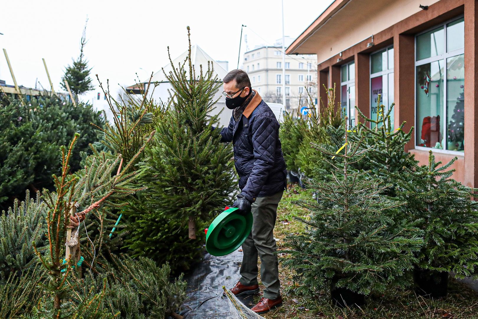 Morawiecki na zakupach. Nie był sam. Mamy zdjęcia!