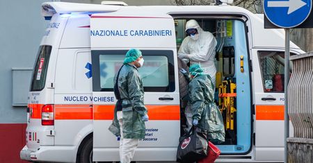 Koronawirus paraliżuje Europę. Dotarł już do Chorwacji, Austrii, Toskanii i na Sycylię
