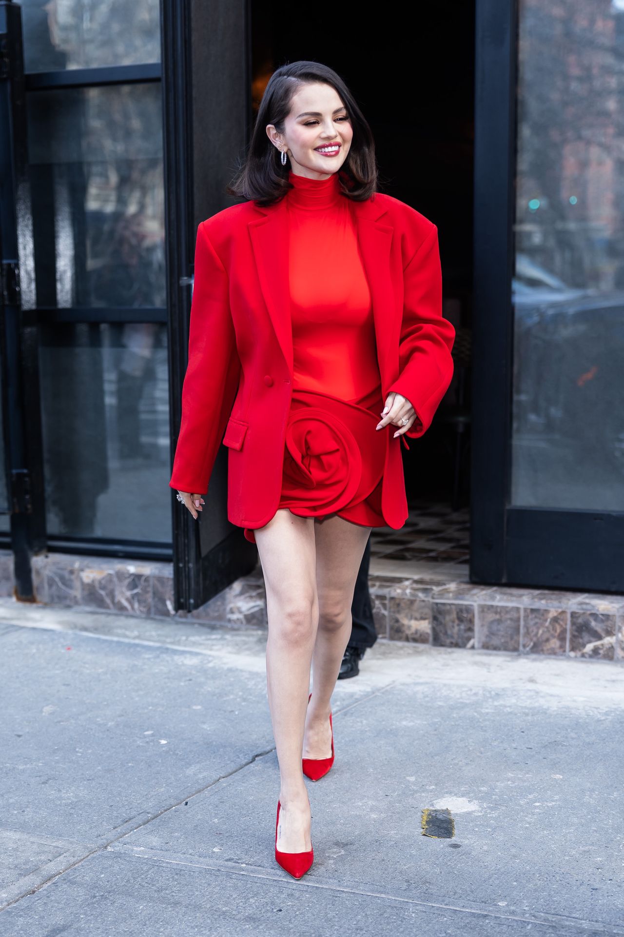 Selena Gomez w czerwonej mini