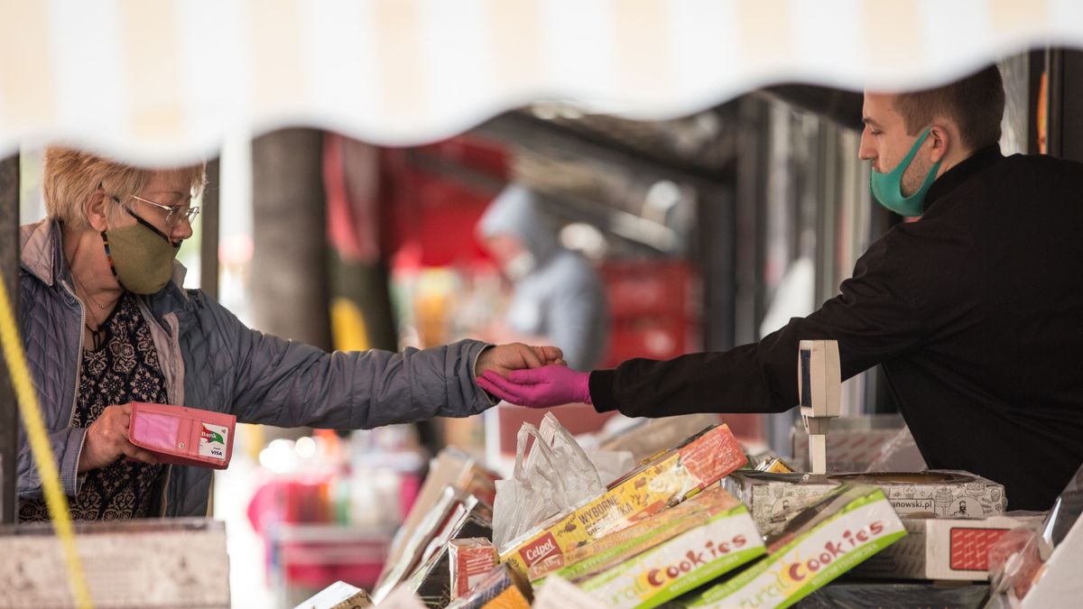 VAT na maseczki, przyłbice, rękawiczki czy płyn dezynfekcyjny powinien zostać obniżony.