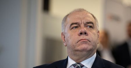 Wybory w maju się nie odbyły. Minister Jacek Sasin się broni