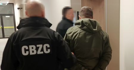 Groźny proceder w sieci rozbity. Nielegalny handel lekami na receptę pod lupą CBZC
