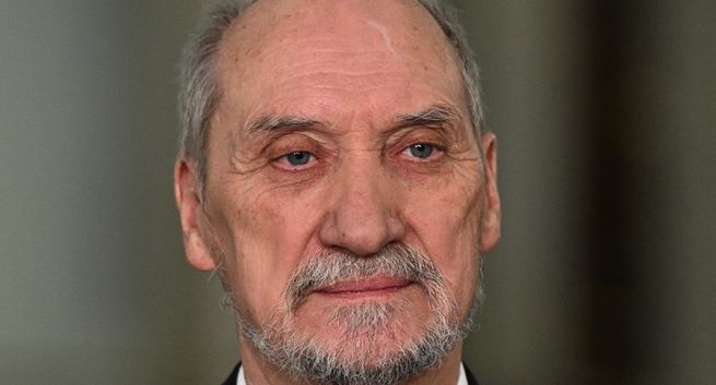 W „Gazecie Polskiej” szef MON przeprasza za raport o WSI