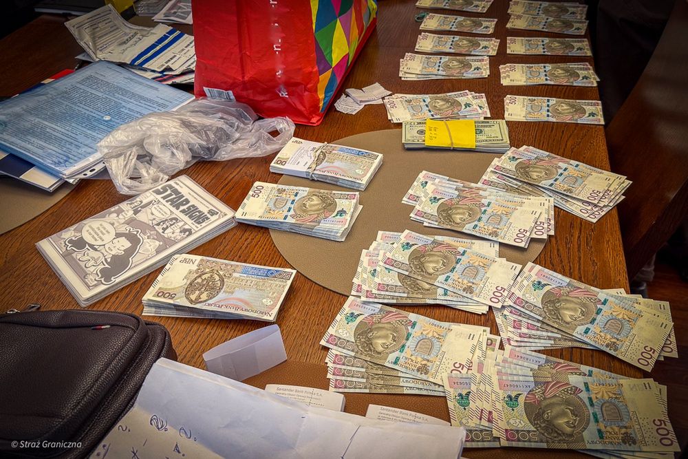 Ośmiu podejrzanych zatrzymanych w sprawie handlu ludźmi.