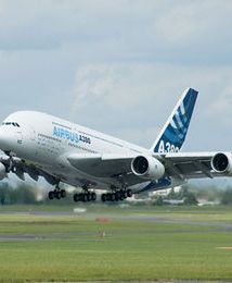 Airbus A380 już wcześniej był gigantem, teraz upcha jeszcze więcej osób