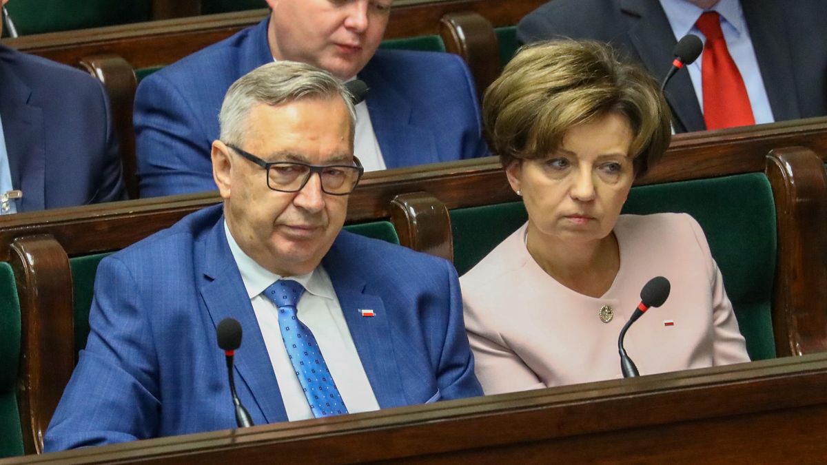 Marlena Mal�g Stanis��w Szwed
Tomasz Gzell
9 9. IX, inflacja, kadencja, kadencji, Odra, parlament, pilne, polityk, polityka, pomoc rz�dowa, posiedzenie, poszkodowani, przedsi�biorcy, rzeka, sejm, sytuacja na Odrze, wsparcie, zanieczyszczenie, zatrucie