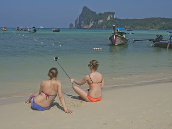 Krwawe starcia w wakacyjnym raju. Polak mówi, jak sytuacja na wyspach