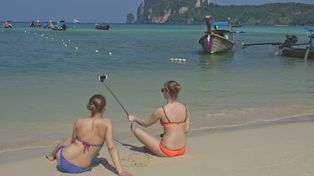 Krwawe starcia w wakacyjnym raju. Polak mówi, jak sytuacja na wyspach