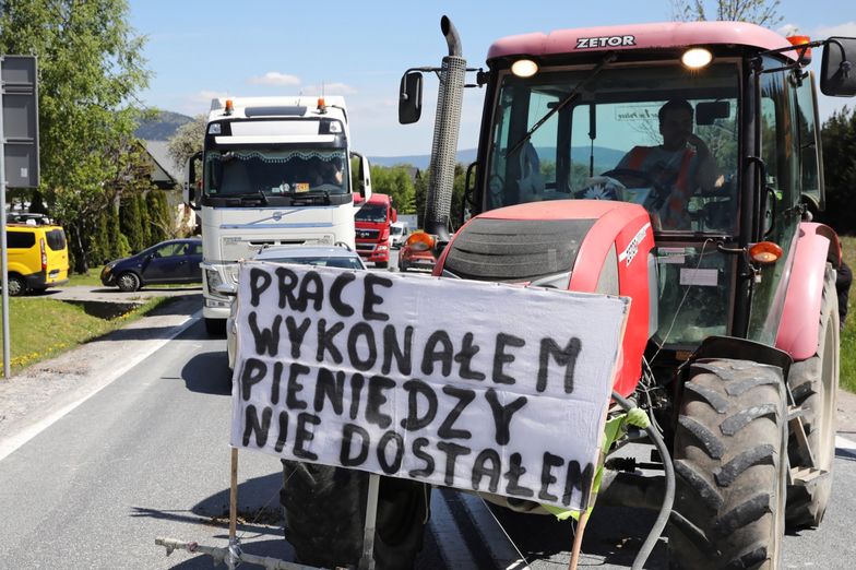 Protest podwykonawców budowy odcinka drogi S7 Lubień-Naprawa na zakopiance.