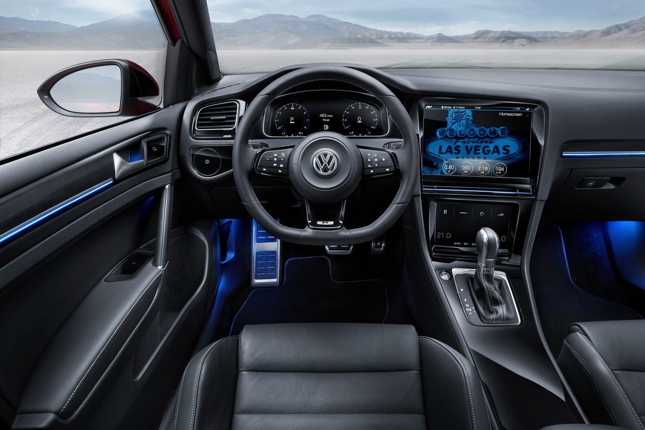Volkswagen Golf R Touch - koncepcyjne wnętrze z Niemiec