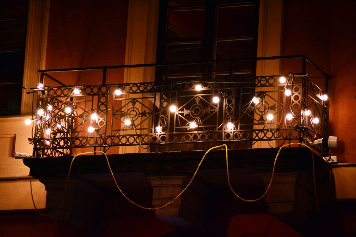 Jakie lampki wybrać na balkon lub taras?