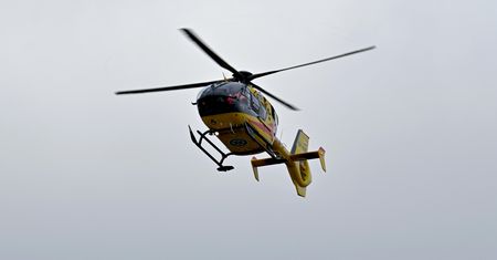 Na Wisłostradzie zasłabła kobieta. Lądował śmigłowiec