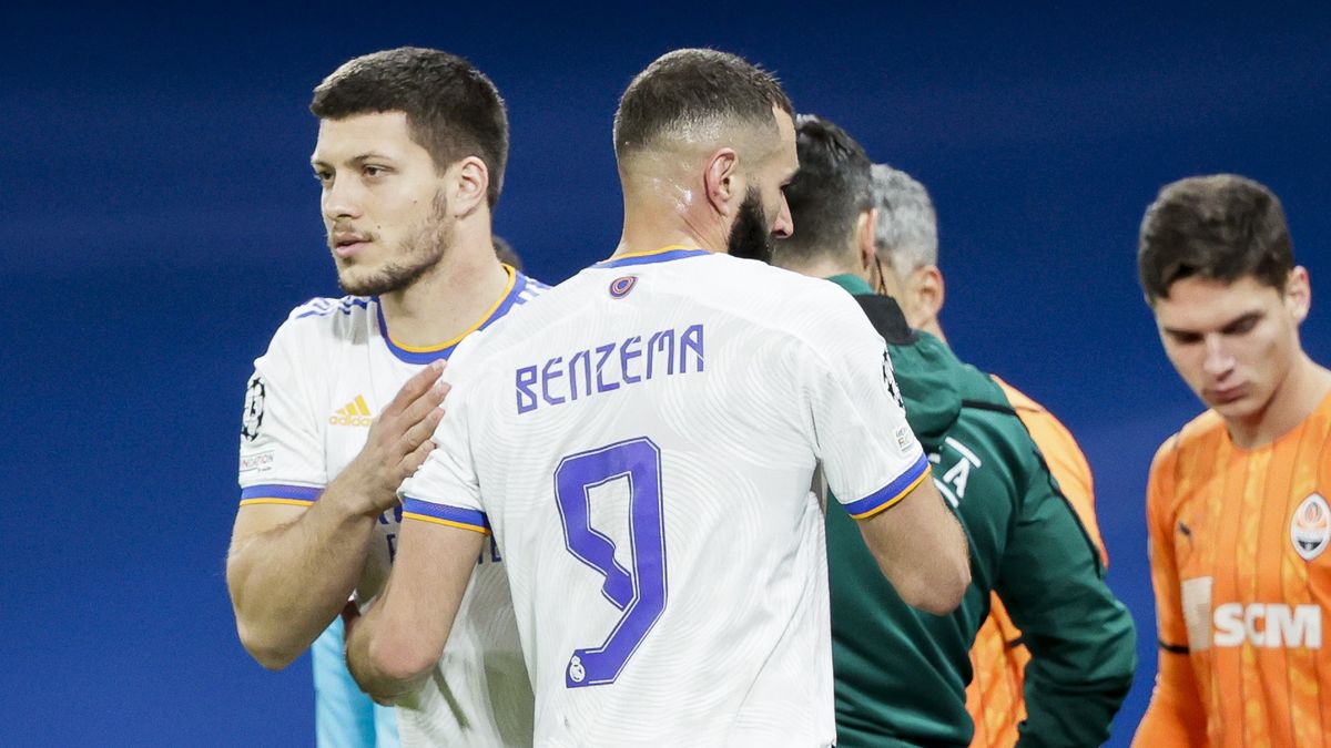 Getty Images /  David S. Bustamante/Soccrates / Na zdjęciu: Luka Jović i Karim Benzema