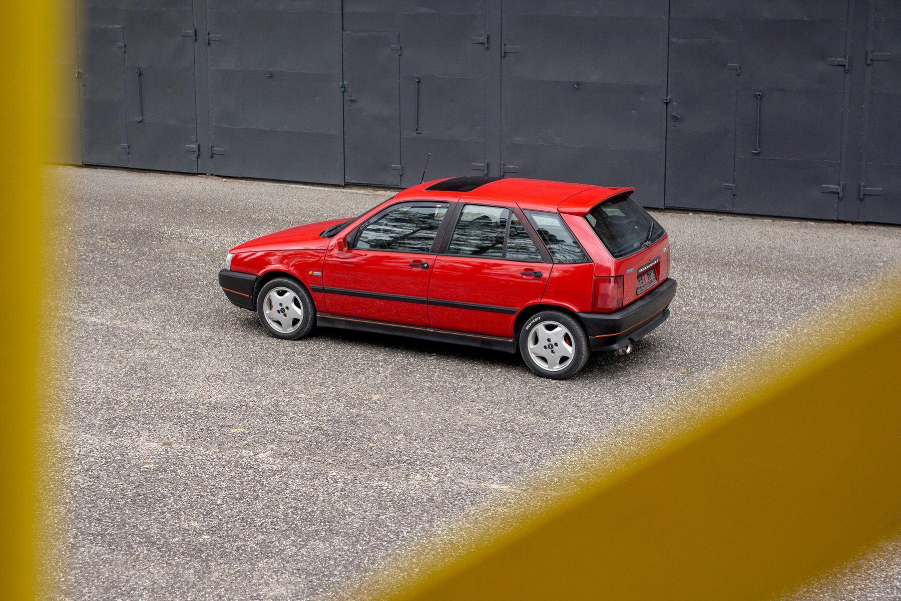 Fiat Tipo Sedicivalvole z 1991 r. trafił na aukcję. Do odbioru w Polsce