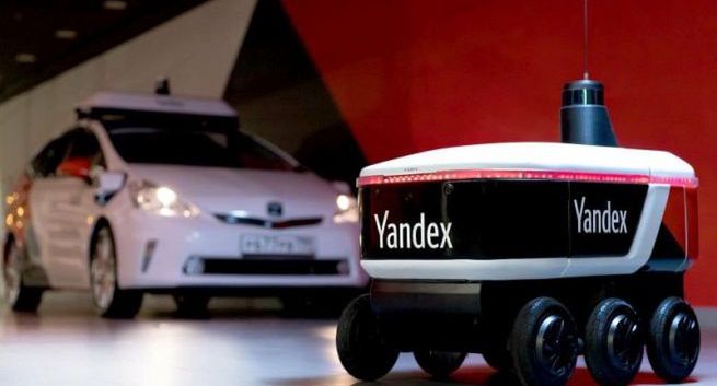 Yandex dostarcza posiłki z restauracji za pomocą autonomicznych robotów (wideo)