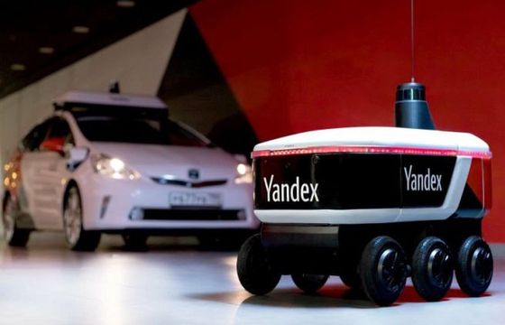 Yandex dostarcza posiłki z restauracji za pomocą autonomicznych robotów (wideo)