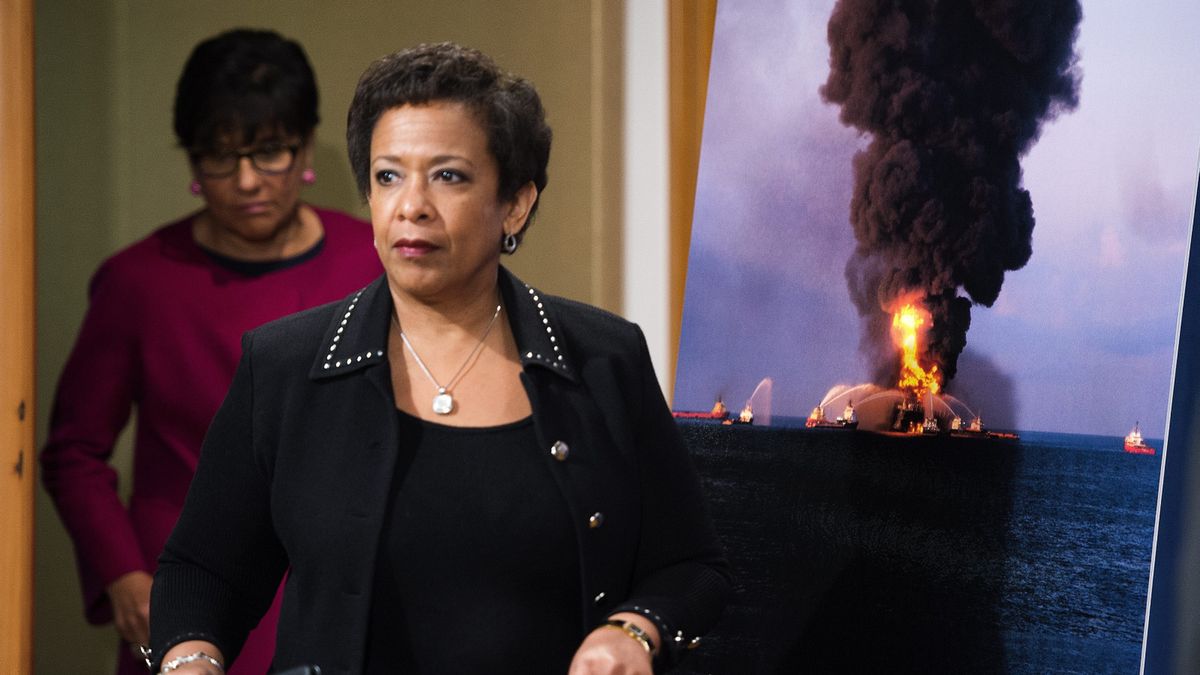 Loretta E. Lynch, prokurator generalny USA podczas konferencji prasowej po zawarciu ugody z BP.