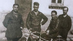 Hak motocykla rywala uderzył go w głowę. Zmarł jeszcze na torze