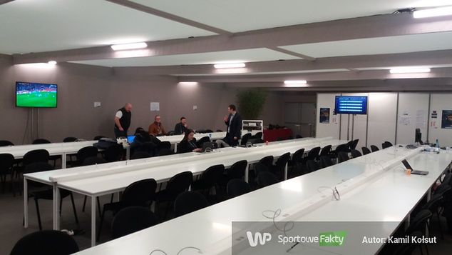 Biuro prasowe w Nantes po godzinach. Zwykle jako ostatni opuszczają je Polacy