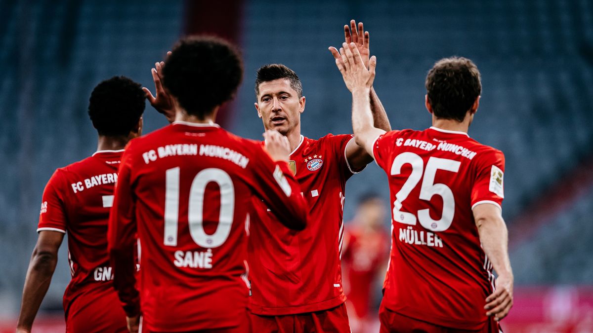 Zdjęcie okładkowe artykułu: Getty Images / Alexander Scheuber/Bundesliga/Bundesliga Collection / Na zdjęciu: Robert Lewandowski (w środku)