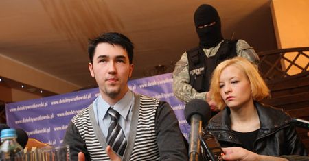 Katarzyna W. "jest agresywna" i "MOGŁA RZUCIĆ CÓRKĄ"!