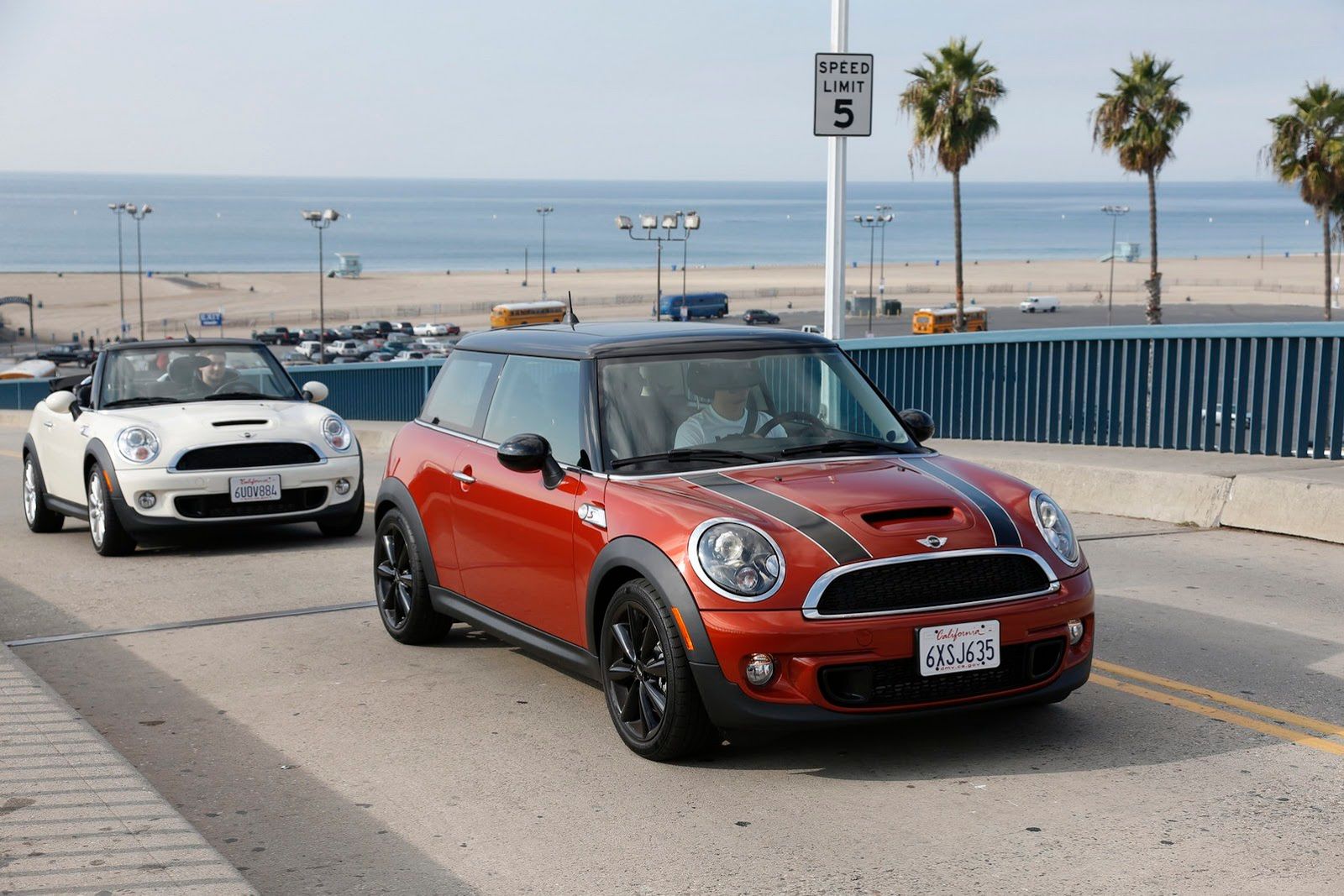 Galeria Mini jako celebracja sprzedaży półmilionowego egzemplarza w USA 121